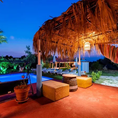 Holiday home Jimmy's Pool House *