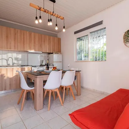 Jimmy's Pool House Holiday home