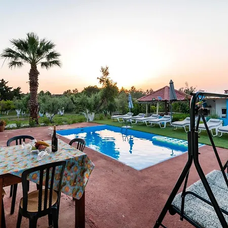 Jimmy's Pool House * Kremasti (Rhodes)