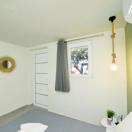 Jimmy's Pool House * Kremastí