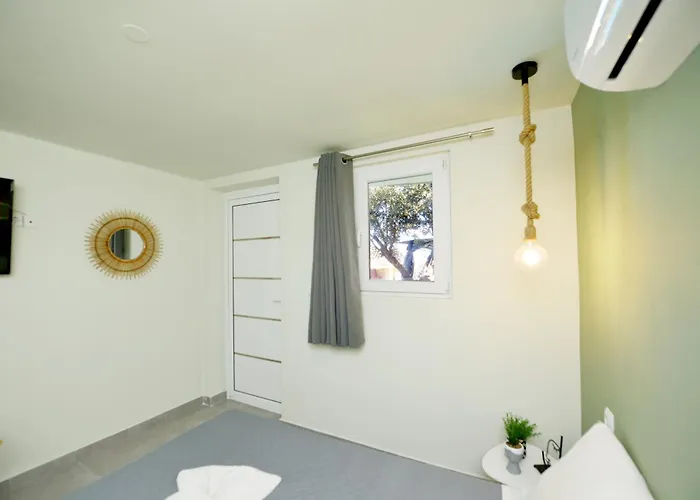 Jimmy's Pool House * Kremastí