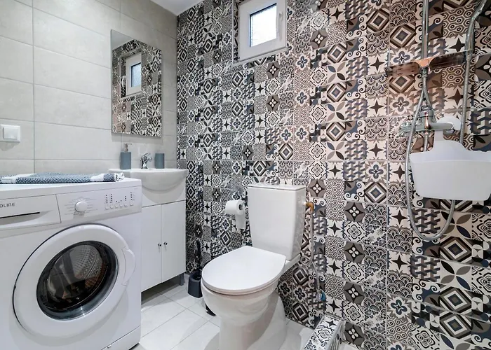 Jimmy's Pool House بيت للعطل Kremastí