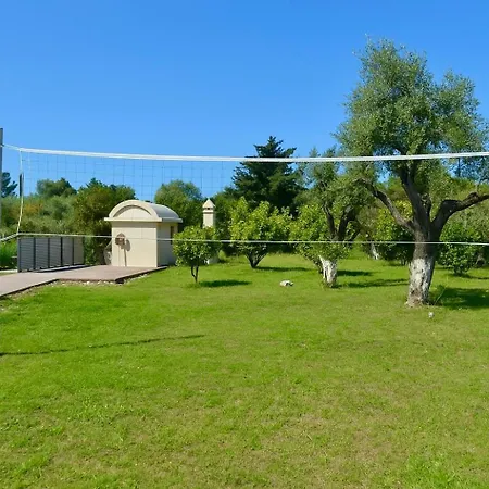 Jimmy's Pool House Дом отдыха Кремасти