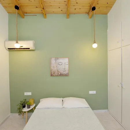 Jimmy's Pool House * Кремасти