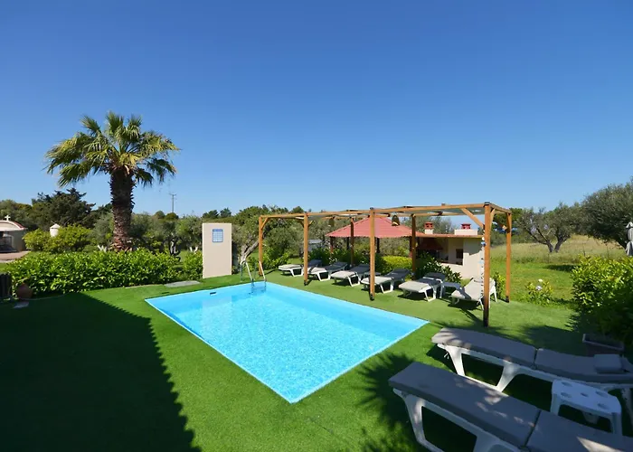 Jimmy's Pool House Tatil Evi Kremastí